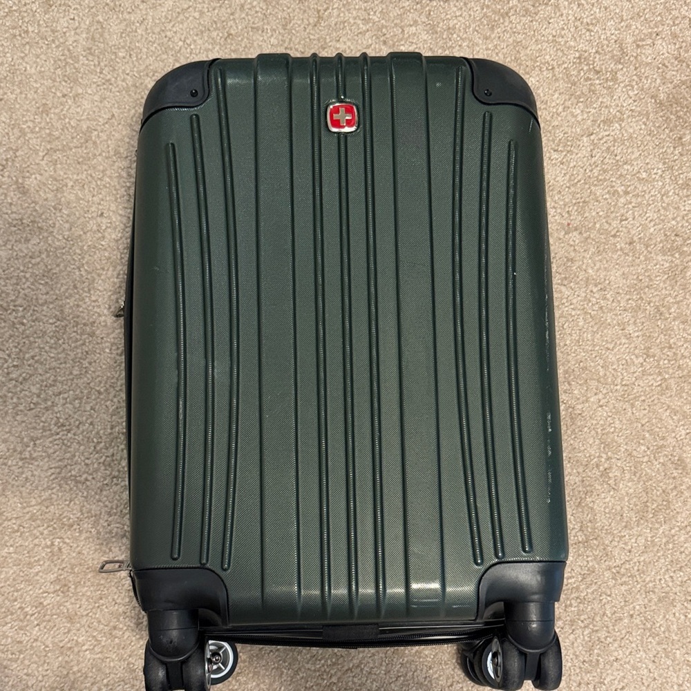SwissGear Green Hardside Spinner Carry-On Luggage